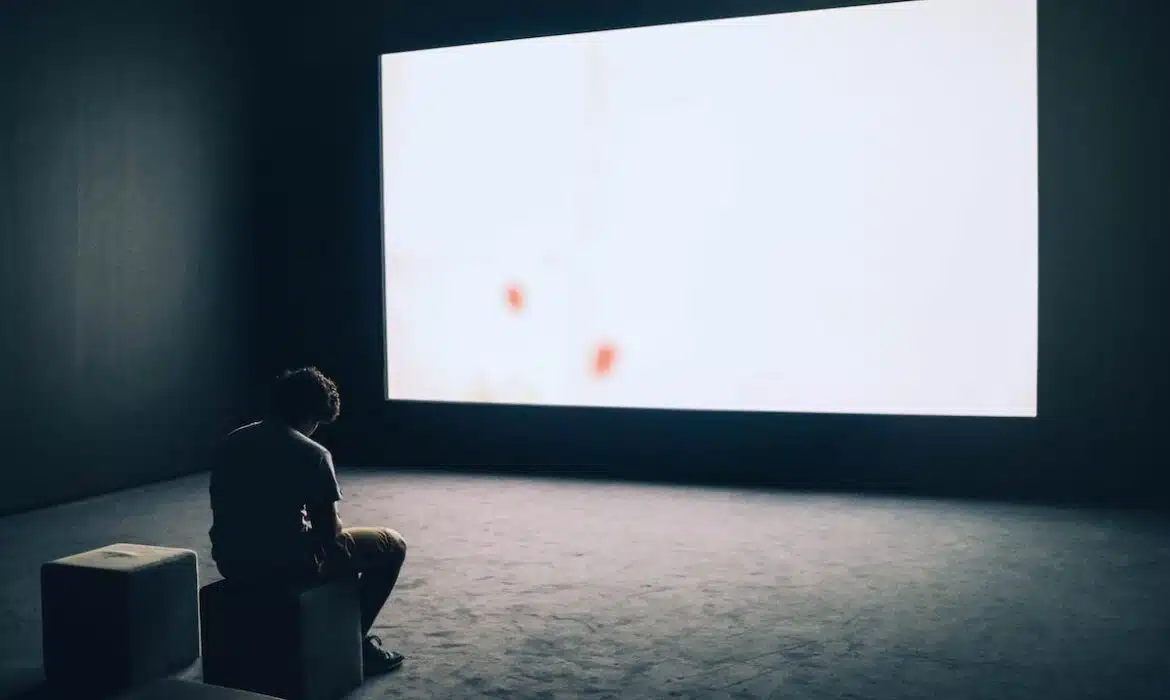 Pourquoi le vidéoprojecteur est l’outil de travail idéal pour les graphistes et les designers