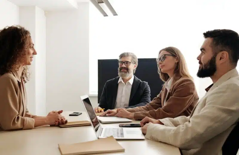 Optimiser le recrutement en privilégiant les compétences plutôt que les diplômes : Avantages et bénéfices pour votre entreprise