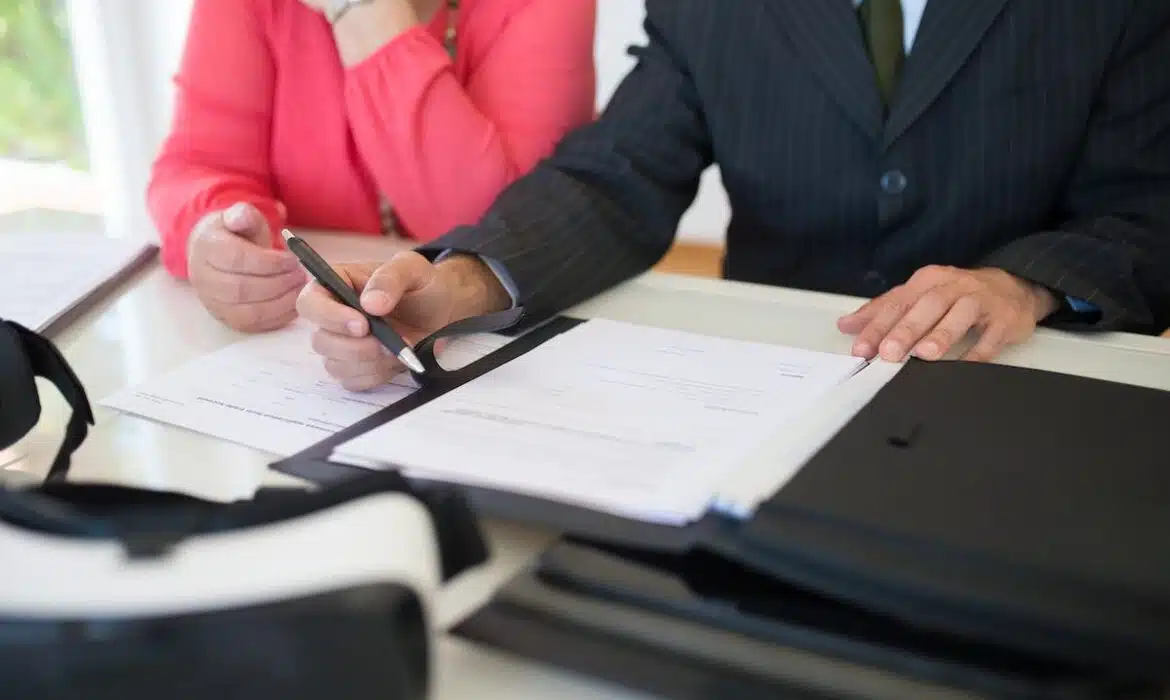 Les clés pour rédiger efficacement les contrats en entreprise : découvrez leurs différents types !